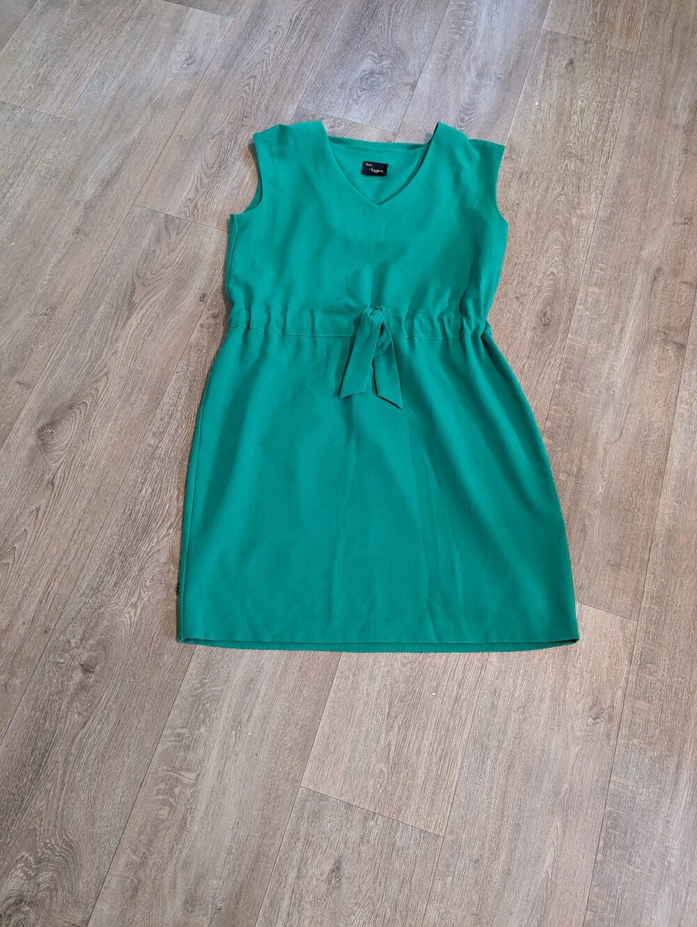 Vintage Sleeveless Emerald Green Tie-Waist Dress